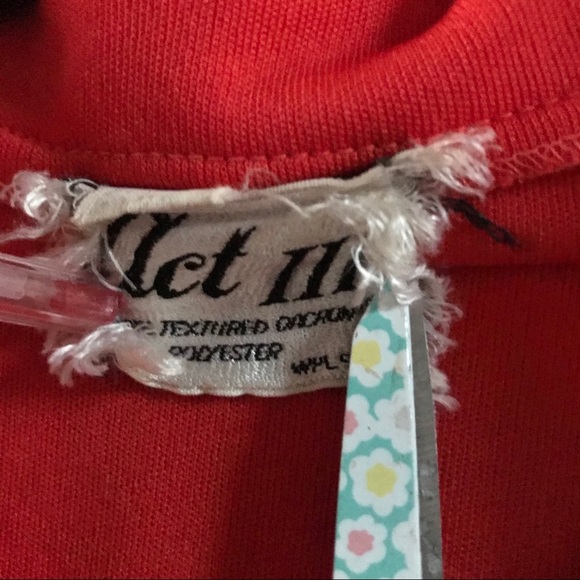 - Vintage 1970’s Act III bright red Blouse - Picture 2 of 9